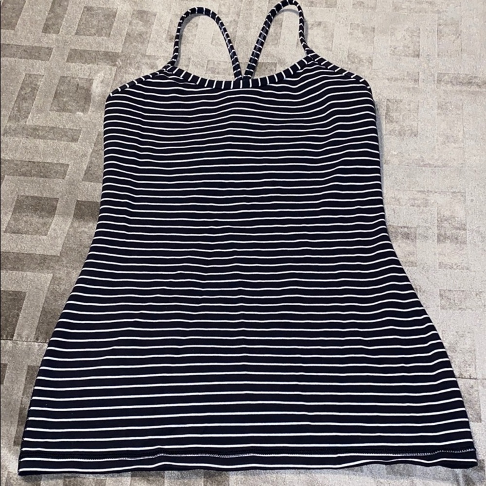 Lululemon power y tank with built in bra size 4